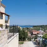 Konstantina דירה Petrití