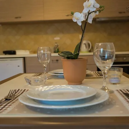 Konstantina דירה Petrití